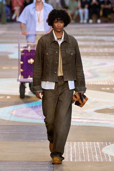 Look 27